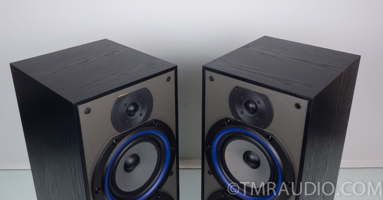 B&W DM220i Bookshelf Speakers
