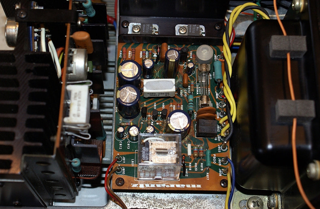 Marantz 2325 Vintage AM/FM Stereo Receiver with Wood Case