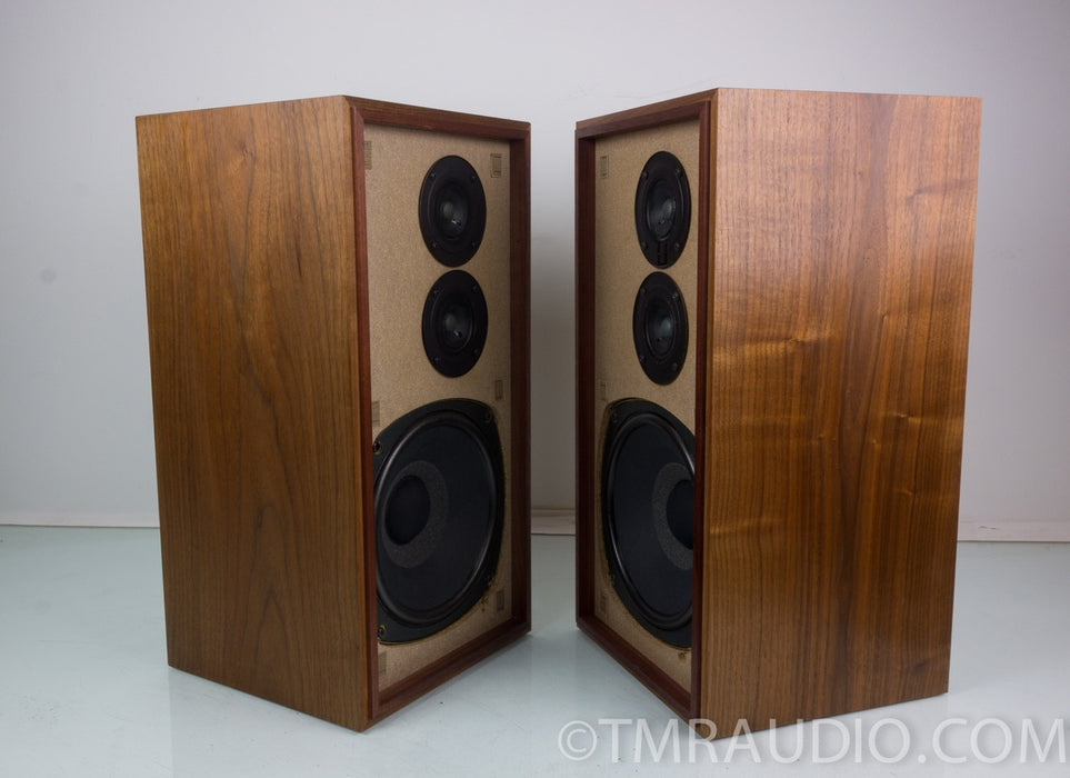 Realistic Optimus-1B Vintage Speakers
