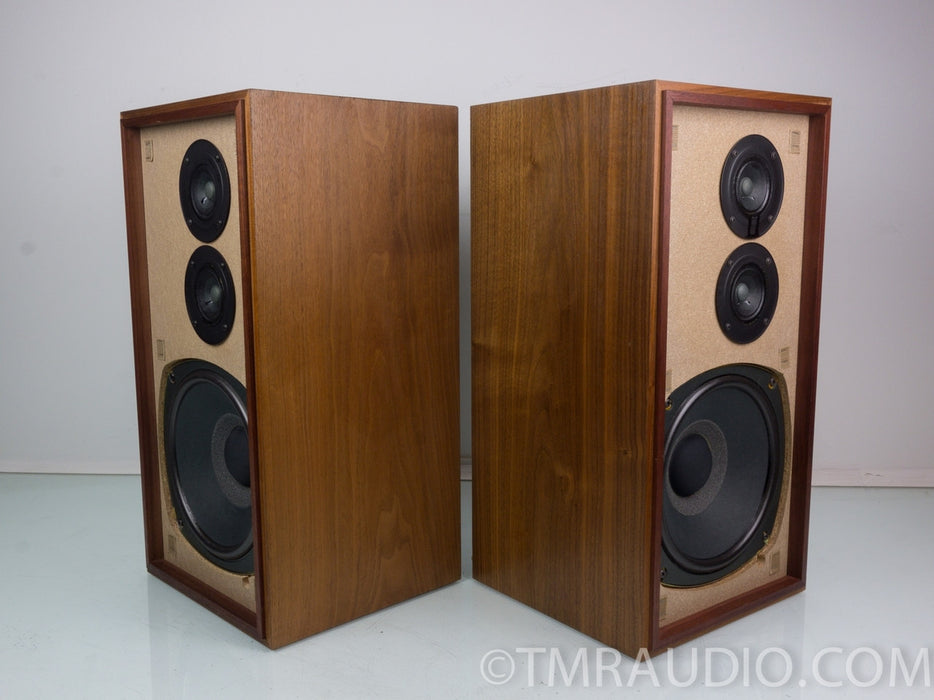 Realistic Optimus-1B Vintage Speakers