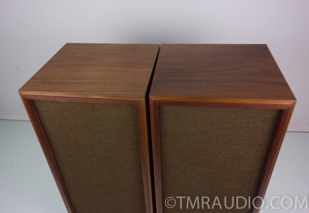 Realistic Optimus-1B Vintage Speakers