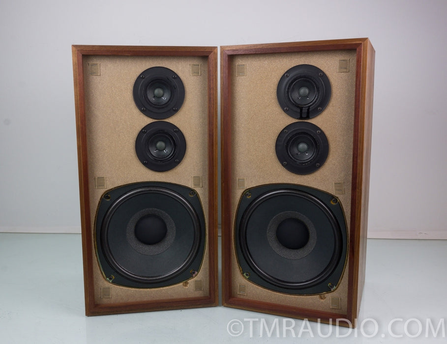 Realistic Optimus-1B Vintage Speakers