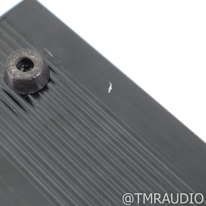 Synergistic Research Active Ground Block SE; w/ Foundation SX Power Cable