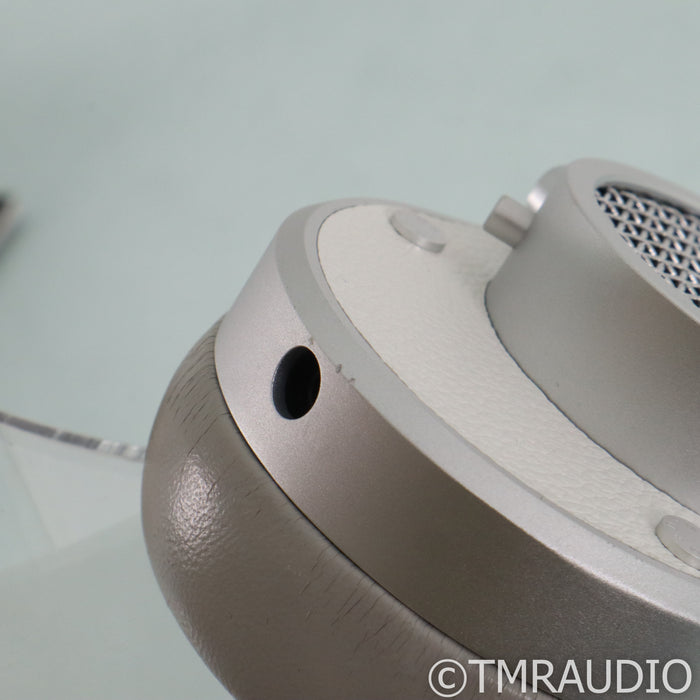 Master & Dynamic MH40 Open-Back Headphones; Silver-White