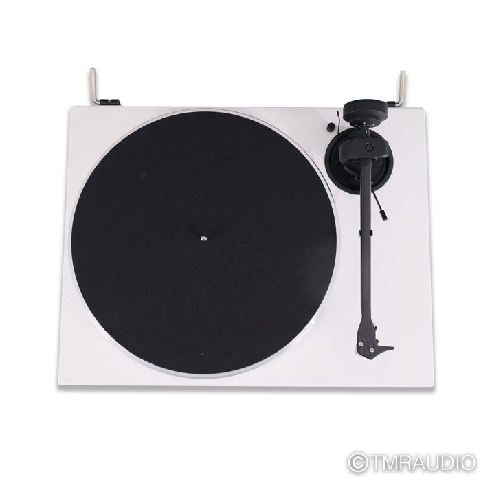 Pro-Ject 1-Xpression Carbon Classic Belt Drive Turntable; Ortofon 2M Silver MM