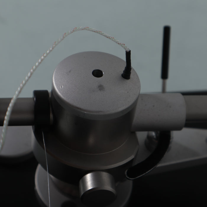 VPI Scout Belt Drive Turntable; Dynavector DV-20X2H MC Cartridge