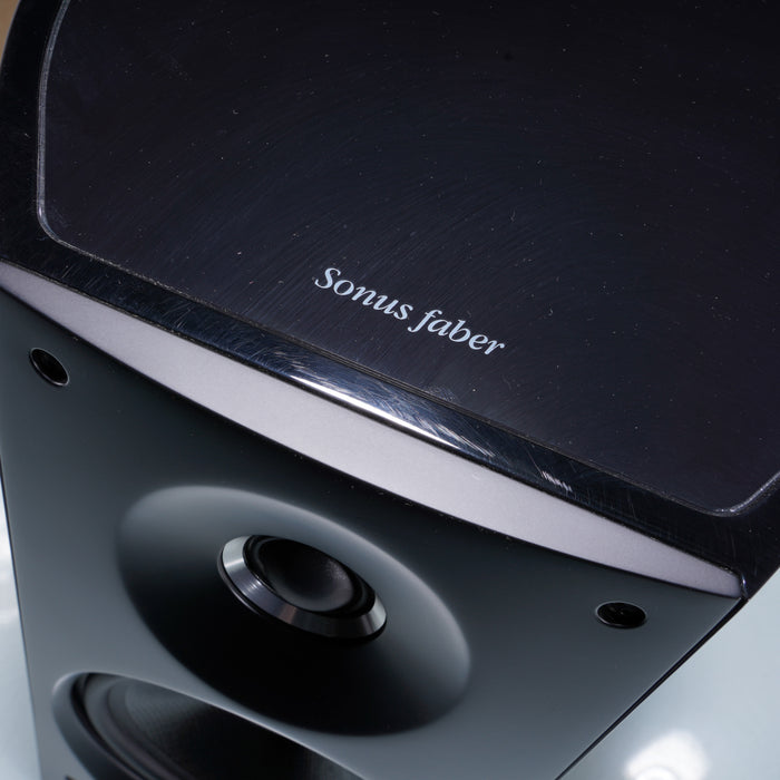 Sonus Faber Venere 2.0 Bookshelf Speakers; Gloss Black Pair
