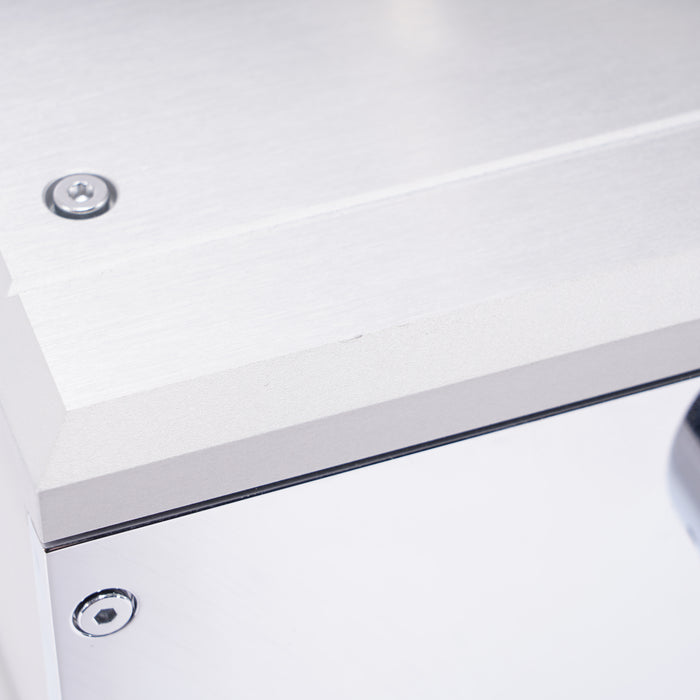 Burmester 175 Belt-Drive Turntable with Burmester MC Cartridge