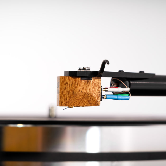 Dr. Feickert Analogue Volare Belt-Drive Turntable with Micro-Benz Reference S MC
