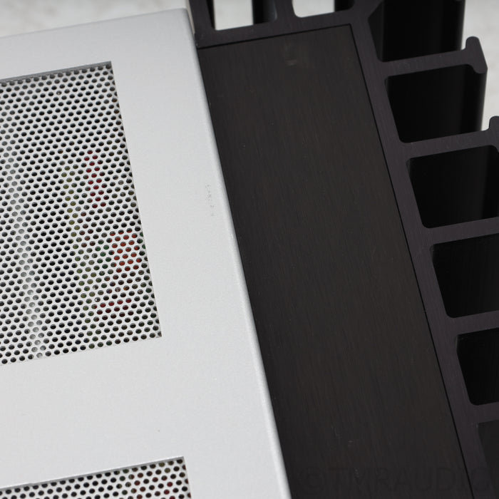 Mark Levinson No. 335 Stereo Power Amplifier