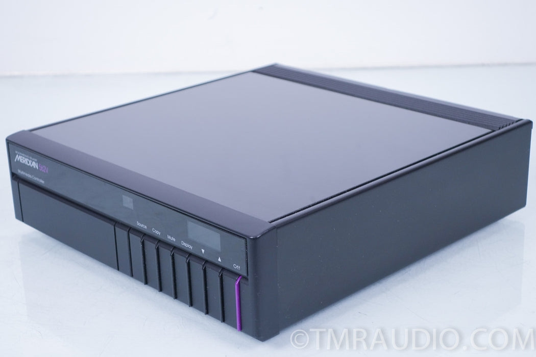 Meridian 562V Multimedia Controller / Preamplifier / Processor in Factory Box