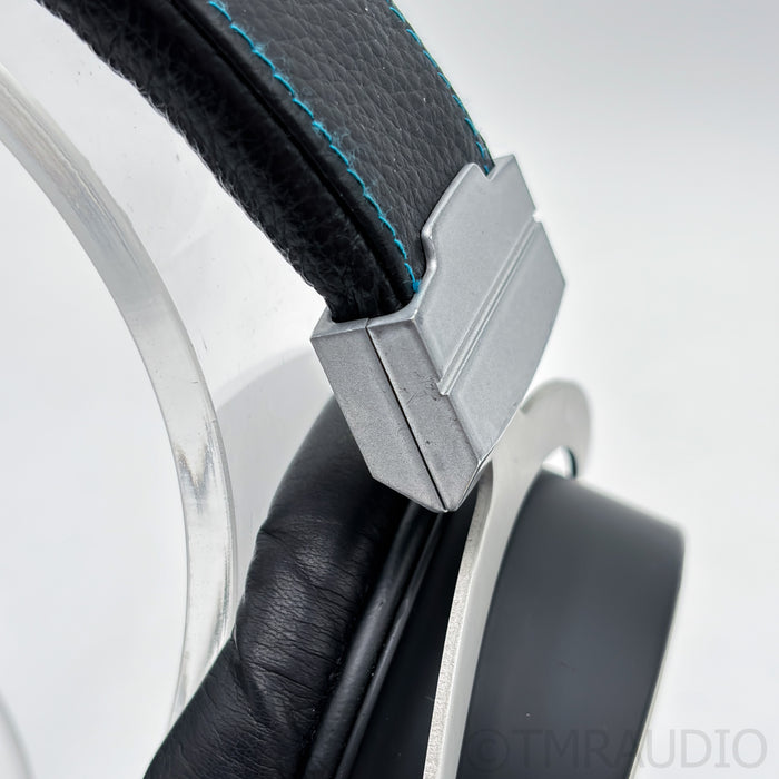 McIntosh MHP1000 Closed Back Headphones