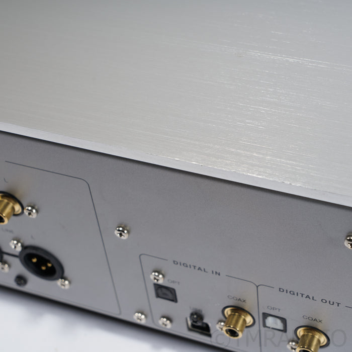 Luxman D-06u SACD/CD Player; Built-In DAC