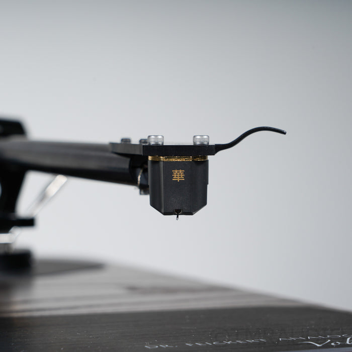 Dr. Feickert Volare Turntable; Origin Live Silver Tonearm; Hana ML MC Cartridge