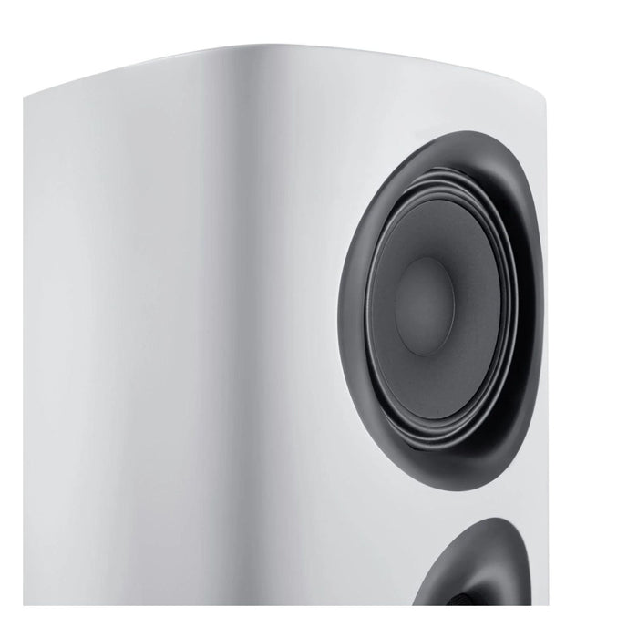 Canton Reference 5 floorstanding speaker, white satin close up top woofer