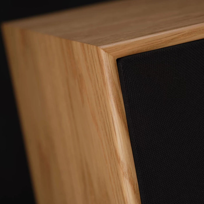 Harbeth C7ES-3 XD2 Bookshelf Speakers, detail shot showing premium Oak veneer