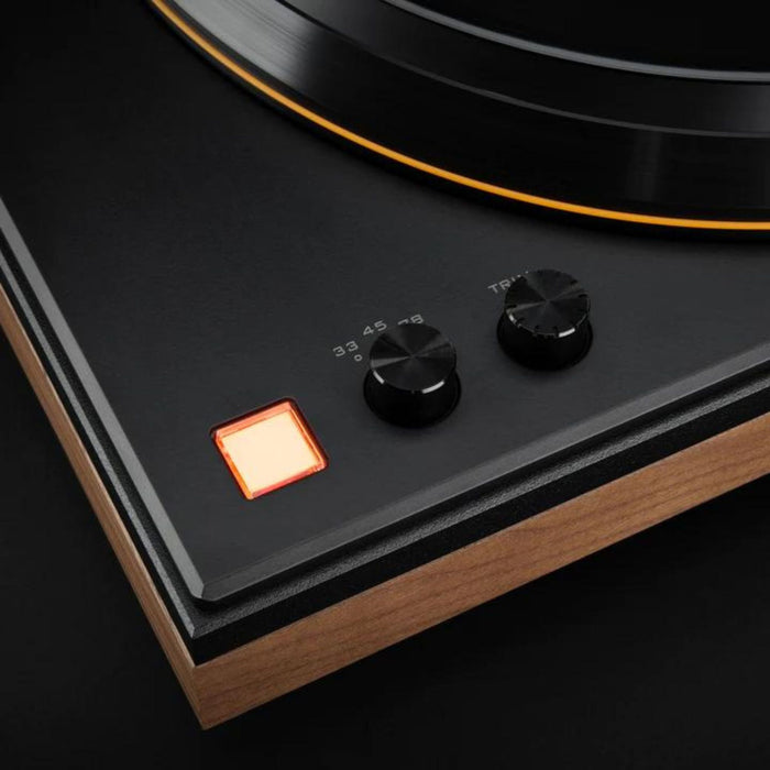MoFi MasterDeck Turntable, walnut close up speed selection knob