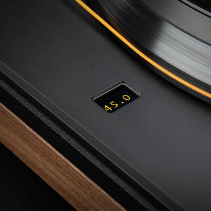 MoFi MasterDeck Turntable, walnut close up speed display