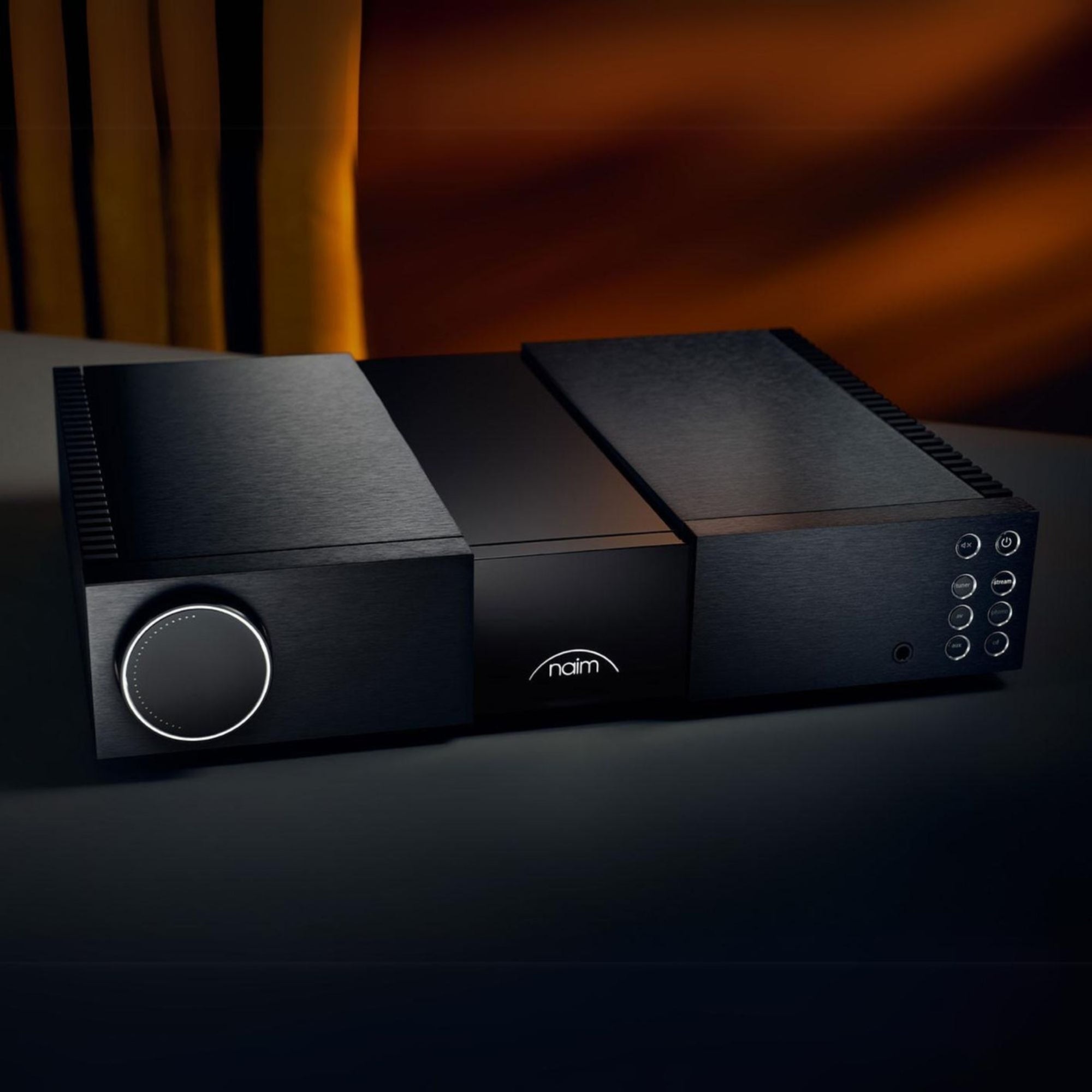 <p><strong>New:</strong> Naim NAC 332 Stereo Preamplifier</p>