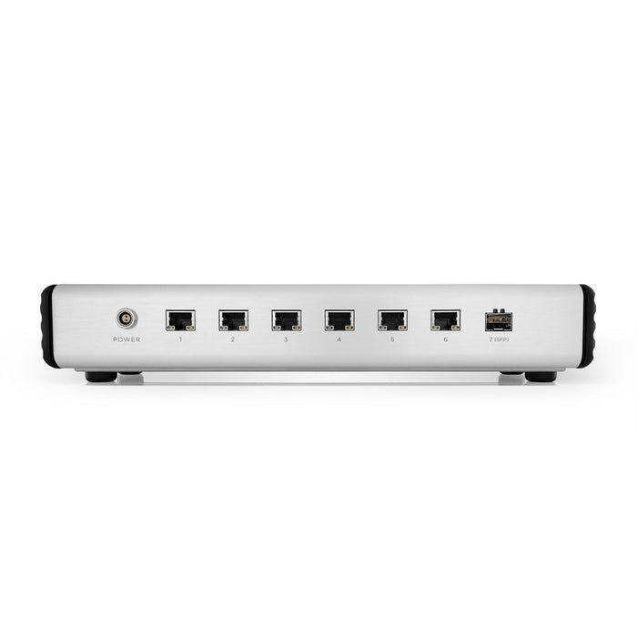 Nordost QRT QNET7 Network Switch rear panel, inputs and outputs