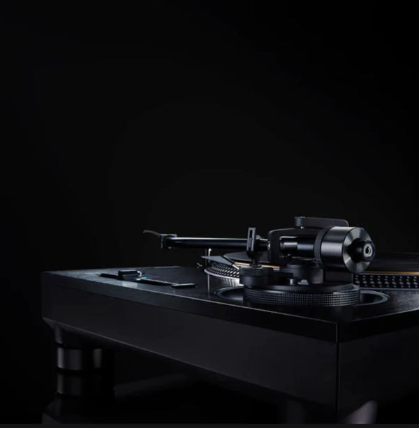 <p><strong>New:</strong> Technics SL-1210G Grand Class Direct Drive Turntable</p>