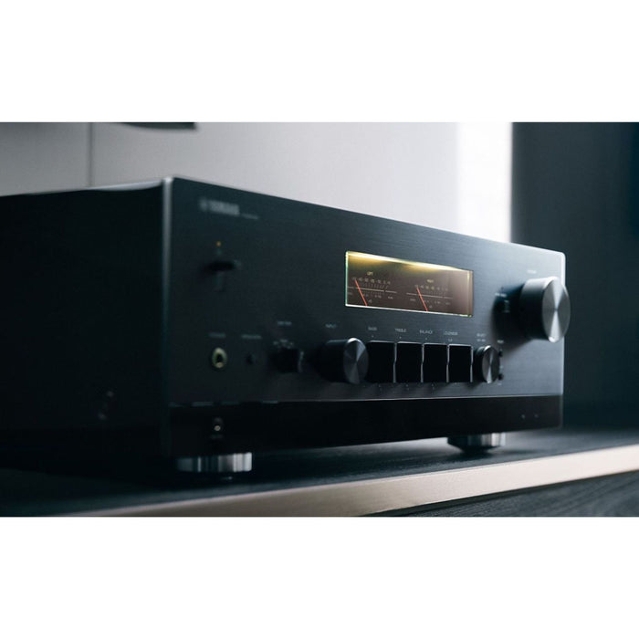 Yamaha R-N2000A Network Receiver lifestyle